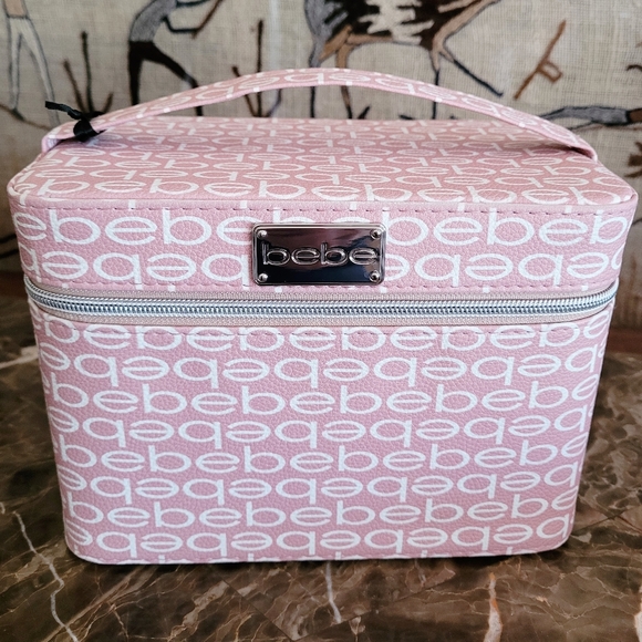 bebe Handbags - 🌺Bebe Cosmetic Case With Handle